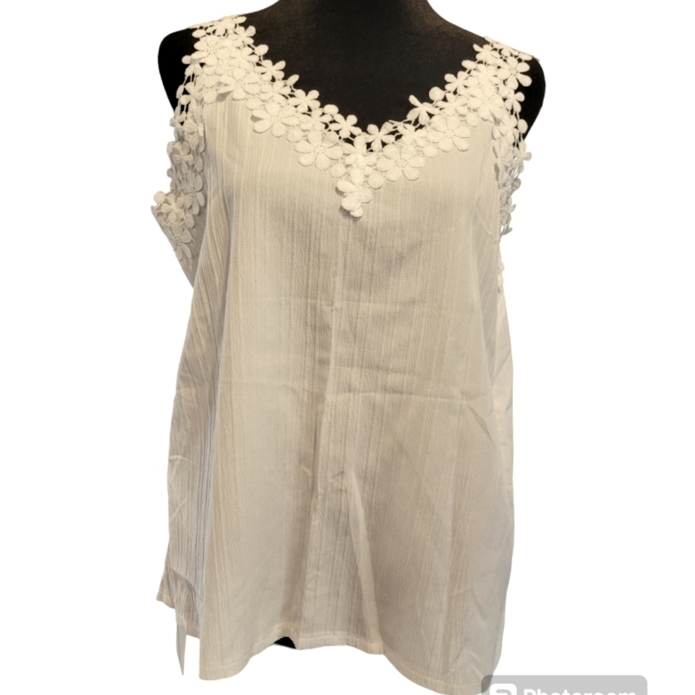 NWT White floral V neck tank